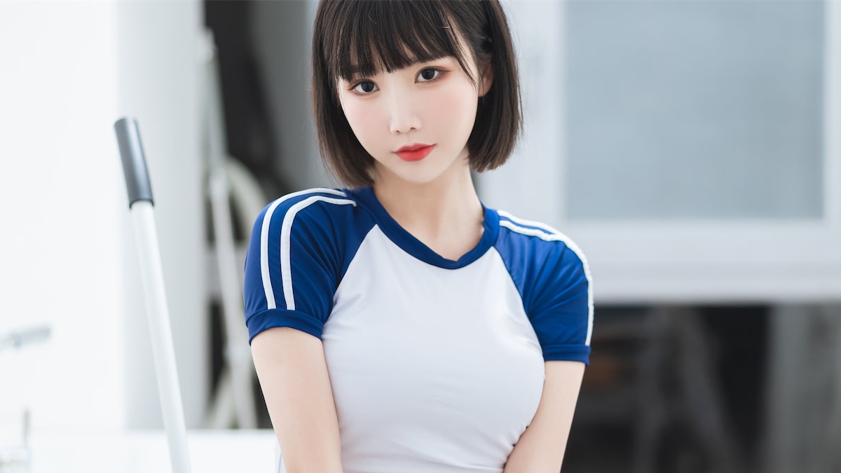 颜值爆表！21岁职业coser面饼仙儿身材好看、作品高质量